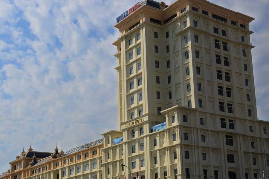 Khách sạn World Hotel